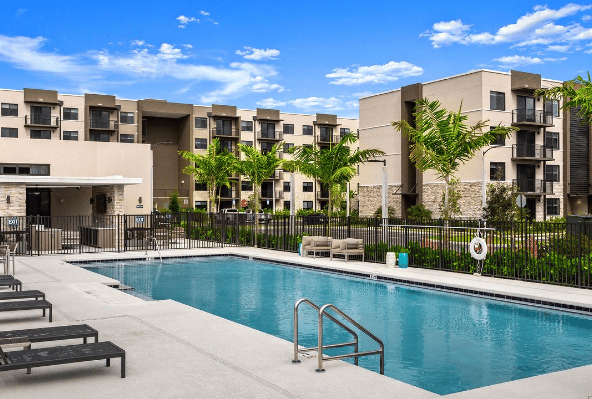 75e44400-7997-42d3-9959-b46f3208494e 75e44400-7997-42d3-9959-b46f3208494e